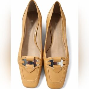 Etienne Aigner Refresh Heels Tan Leather sz 6.5 Loafers Shoes Silver Buckle EUC